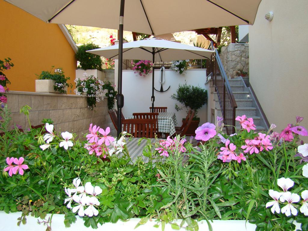 Apartments Villa Sunce Dugi Rat Exterior photo