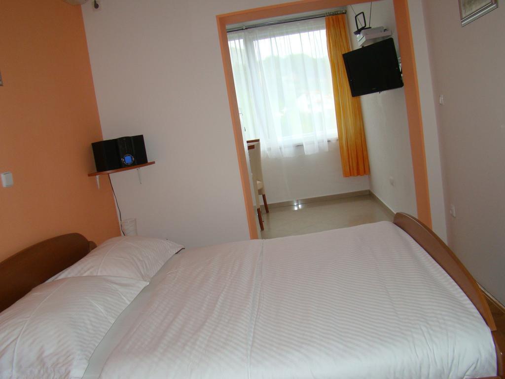 Apartments Villa Sunce Dugi Rat Room photo