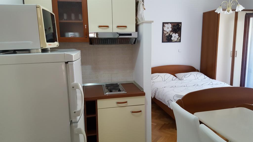 Apartments Villa Sunce Dugi Rat Exterior photo