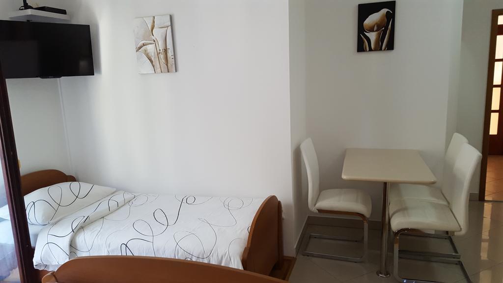 Apartments Villa Sunce Dugi Rat Exterior photo